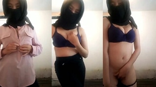 Jilbab Terlepas Di Kos Sepi, Tubuh Basah Keringat Menggoda