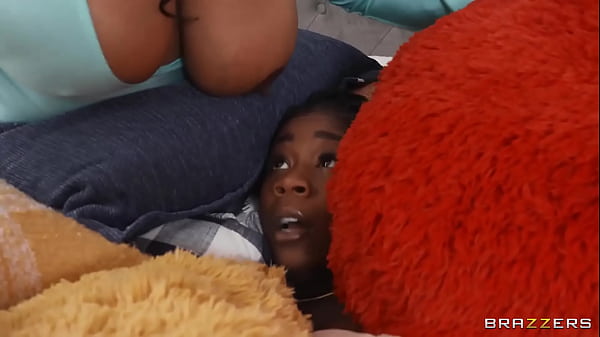 Ngentot Bantal Sampai Minta Threesome, Cewek Nakal / Brazzers  / Download Full Dari Https://zzfull.com/haz