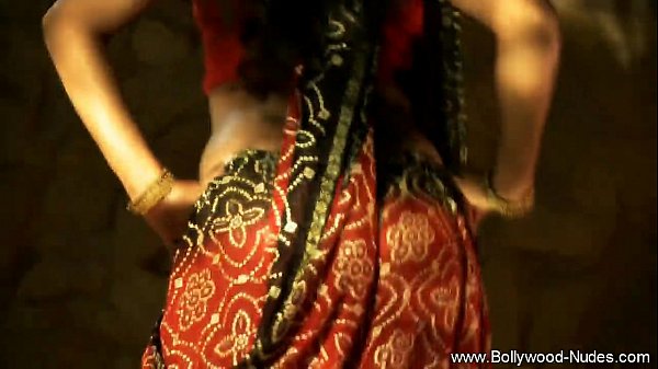 Tarian Si Gadis Cokelat India Yang Menggoda, Gerakannya Bikin Liar