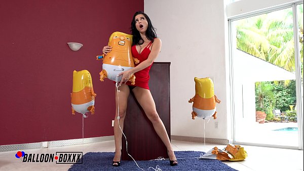 Ngentot Liar! Crystal Rush, Milf Rusia, Goyangin Balon Trump Sambil Muncrat