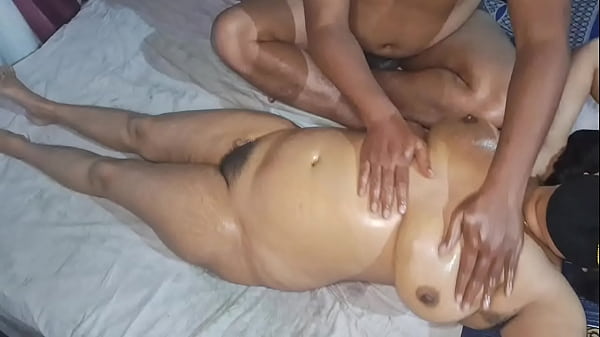 Desi Indian Bhabhi Naked Full Body Massage, Basah Dan Menggoda
