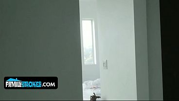 Blonde Babi Daisy Stone Ngacengin Kontol, Kena Pancut Dari Stepbro Horny