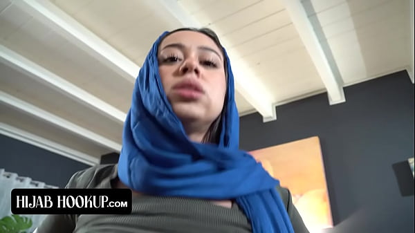 Nakal! Cewek Arab Ngewe Kontol Kakak Tiri Biar Dia Bisa Tutup Mulut Dari Ortu Tiri Galak.