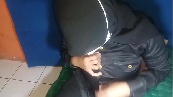 Satpam Cewek Sange Colmek Sampe Crot Basah Kuyup, Muncrat Deras