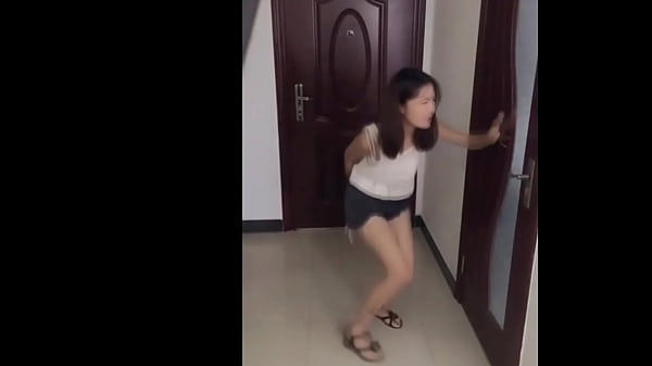 Cewek-cewek China Udah Kebelet Banget Pipis, Gak Tahan Lagi!