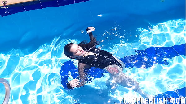 Jessica Bunny Ngebut Di Kolam Renang, Sambil Basah-basahan Bikin Greget.